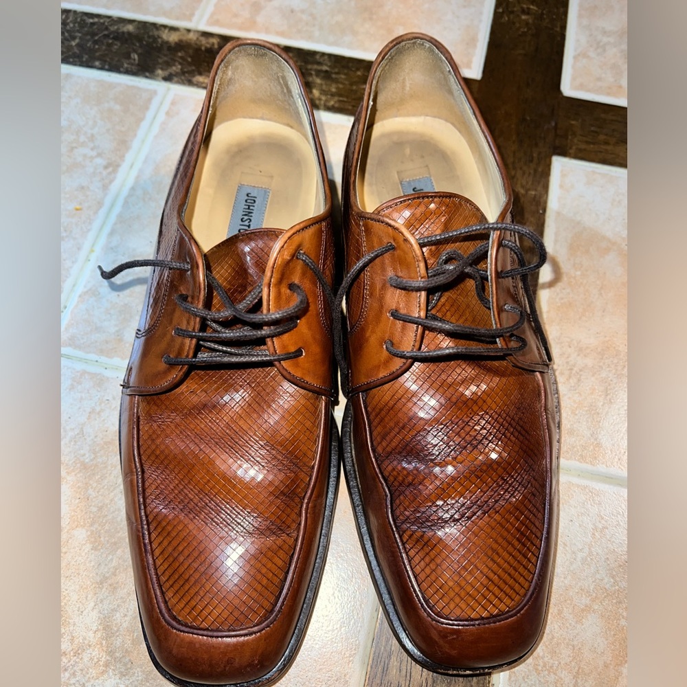 JOHNSTON & MURPHY dress shoes Men size 8W Brown leather. USED